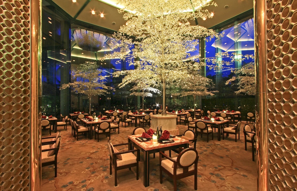 Diamond Hotel Philippines 53/68