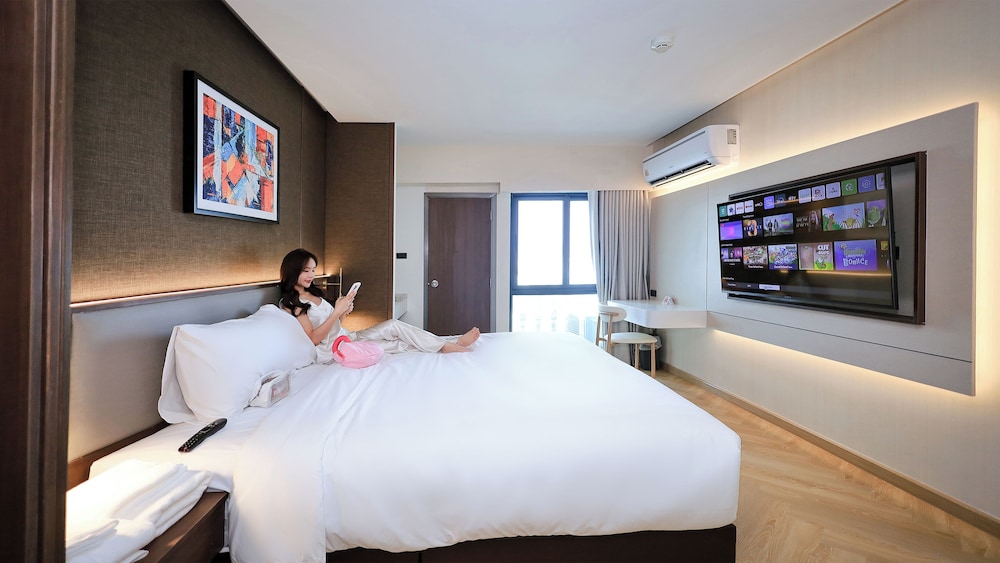 B2 Huai Khwang Premier Hotel 24/50