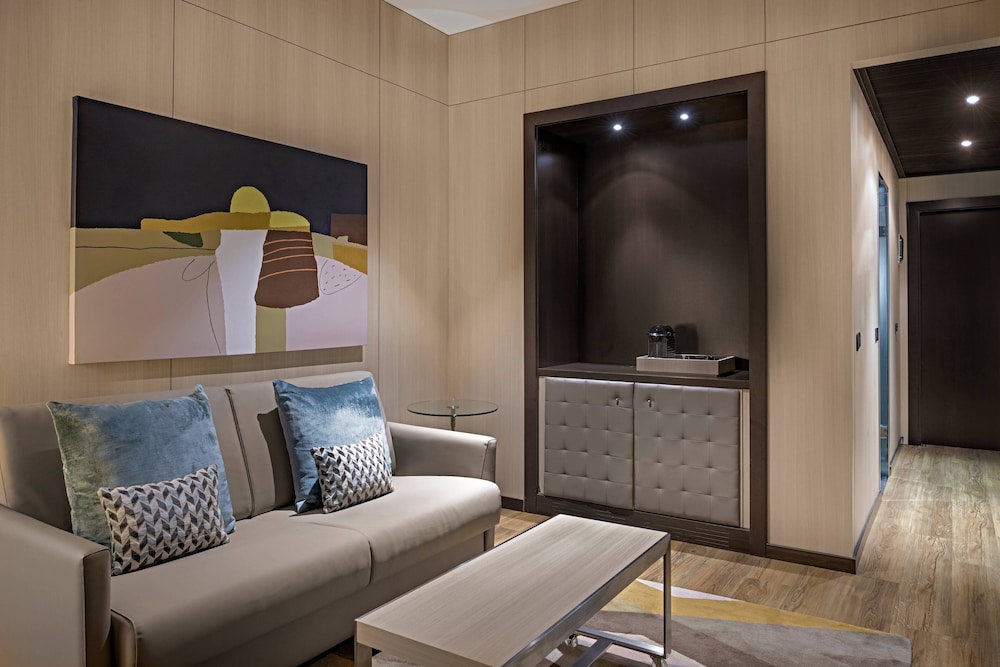 AC Hotel Valencia by Marriott 8/71