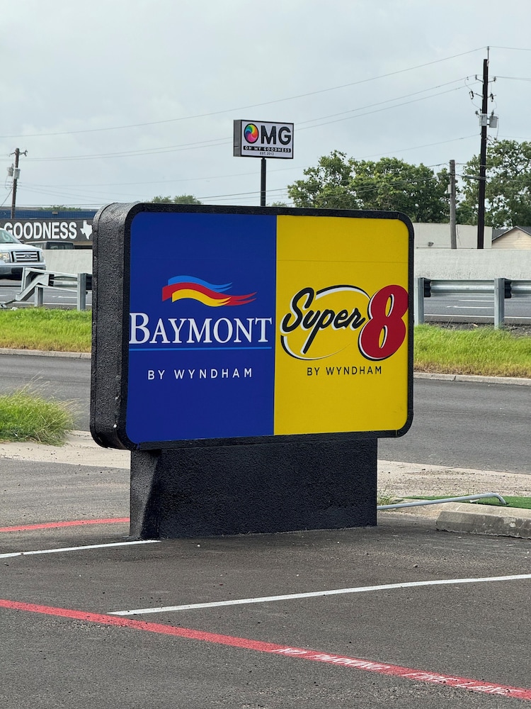 Baymont by Wyndham Corpus Christi Airport 42/50