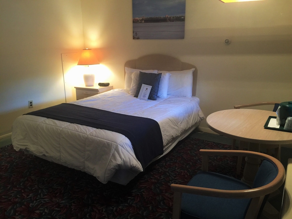 Cedar Motor Inn 35/56