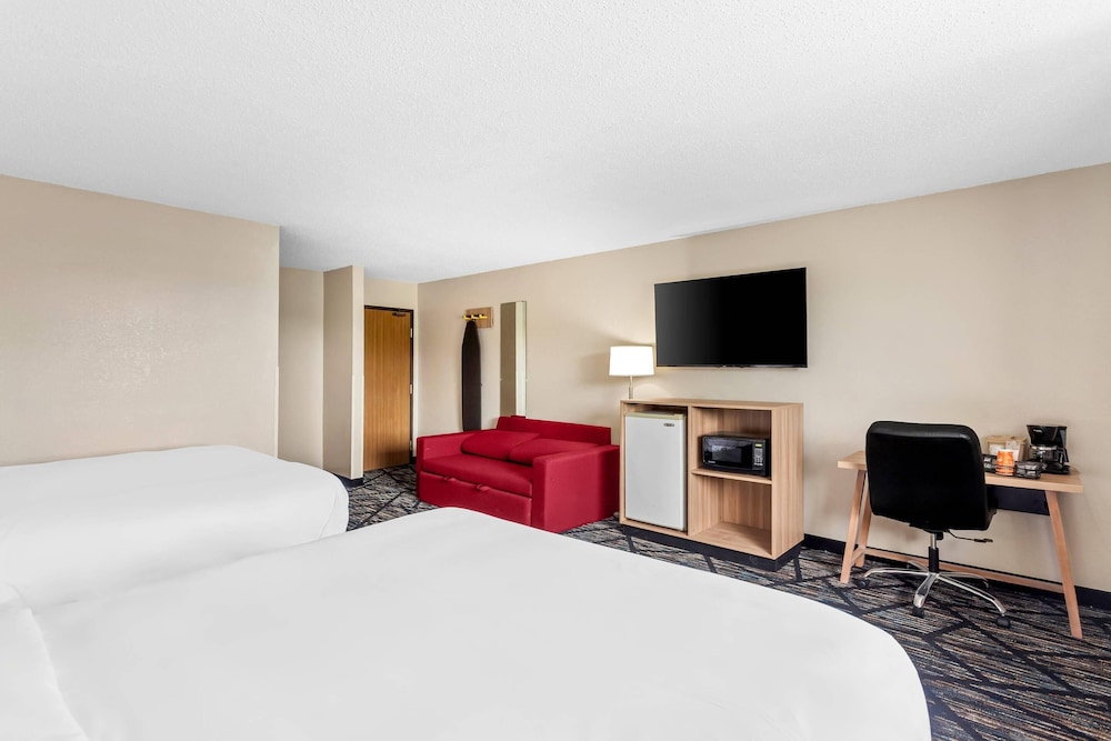 Standard, 2 Double Beds, Quality Inn & Suites Howe - Sturgis 2/4