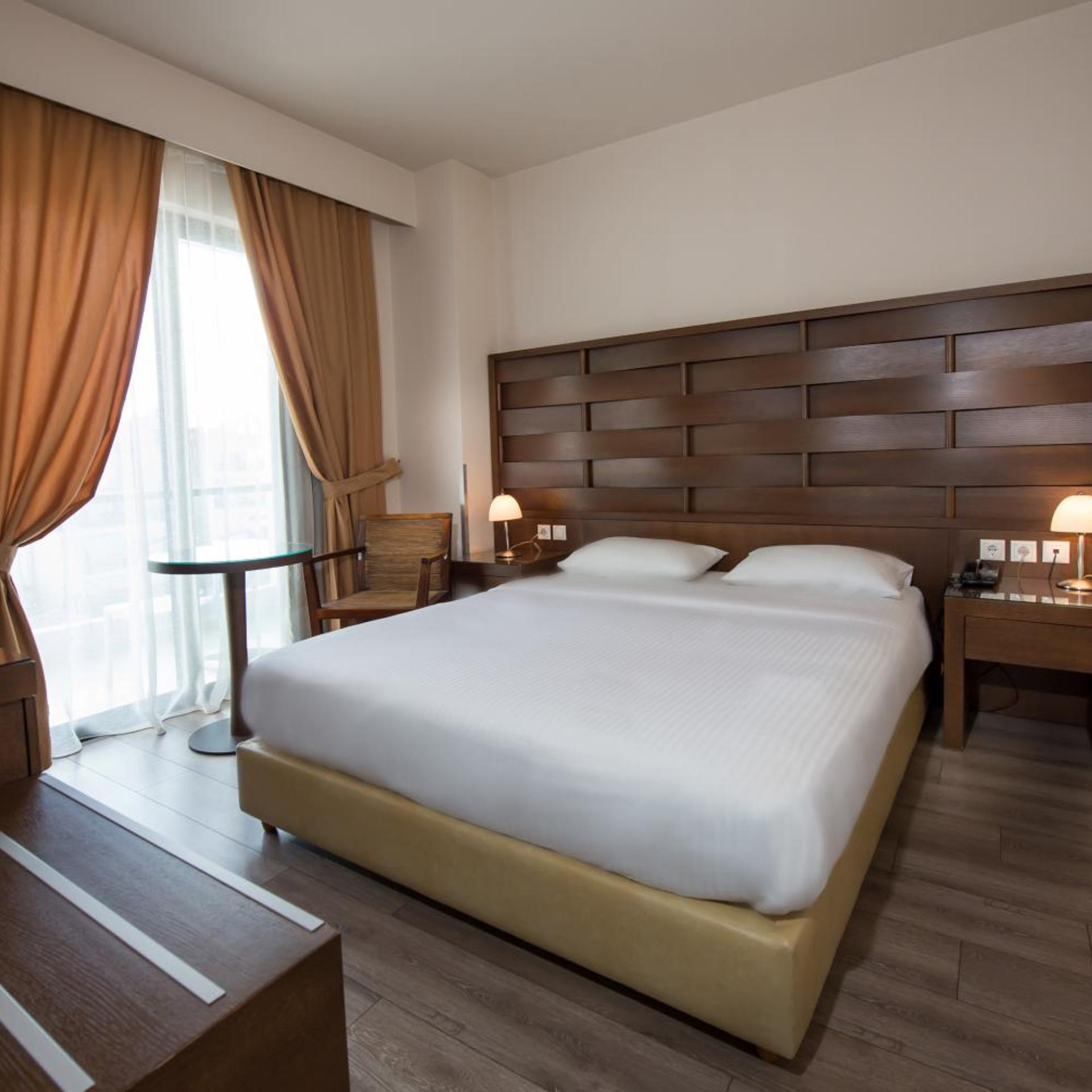 غرفة بسرير مزدوج أو سريرين منفصلين