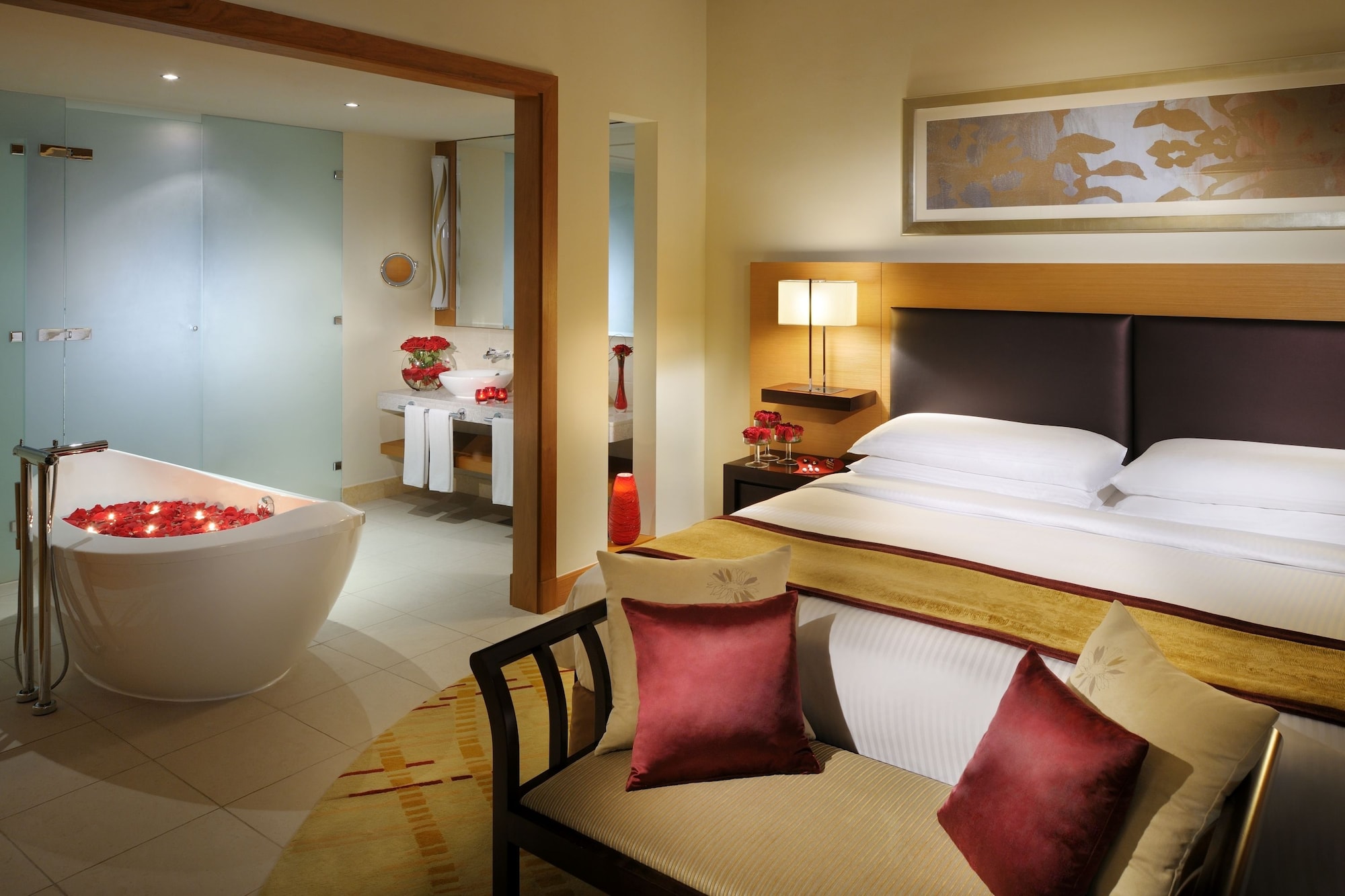 EXECUTIVE, SUITE, KING BED