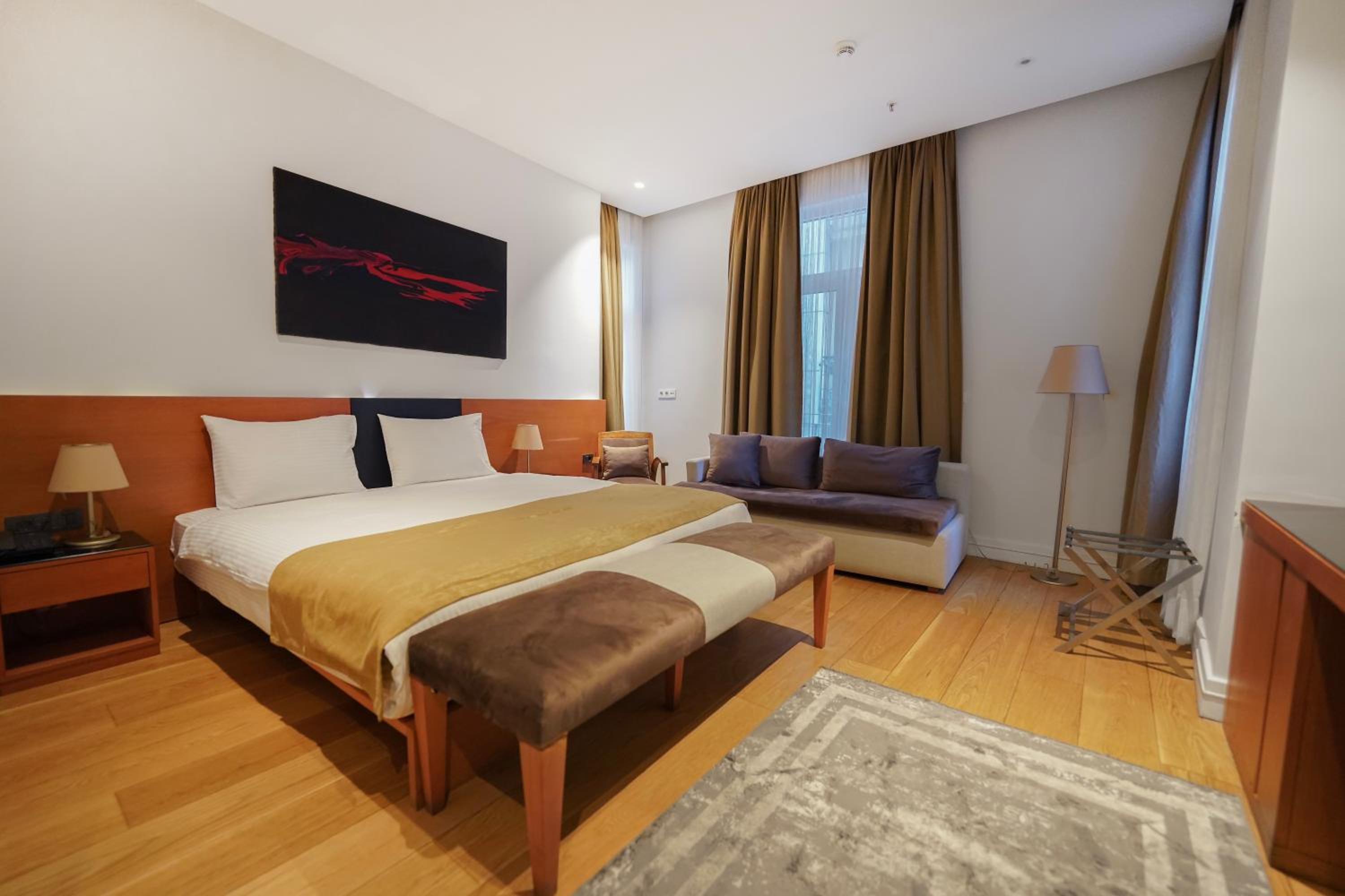 Deluxe, Suite