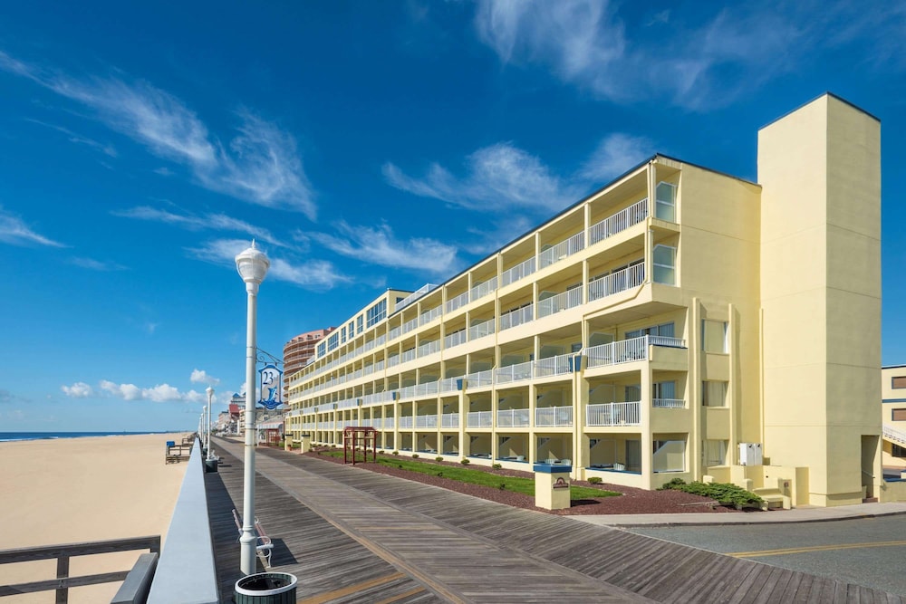 Days Inn by Wyndham Ocean City Oceanfront 3/64