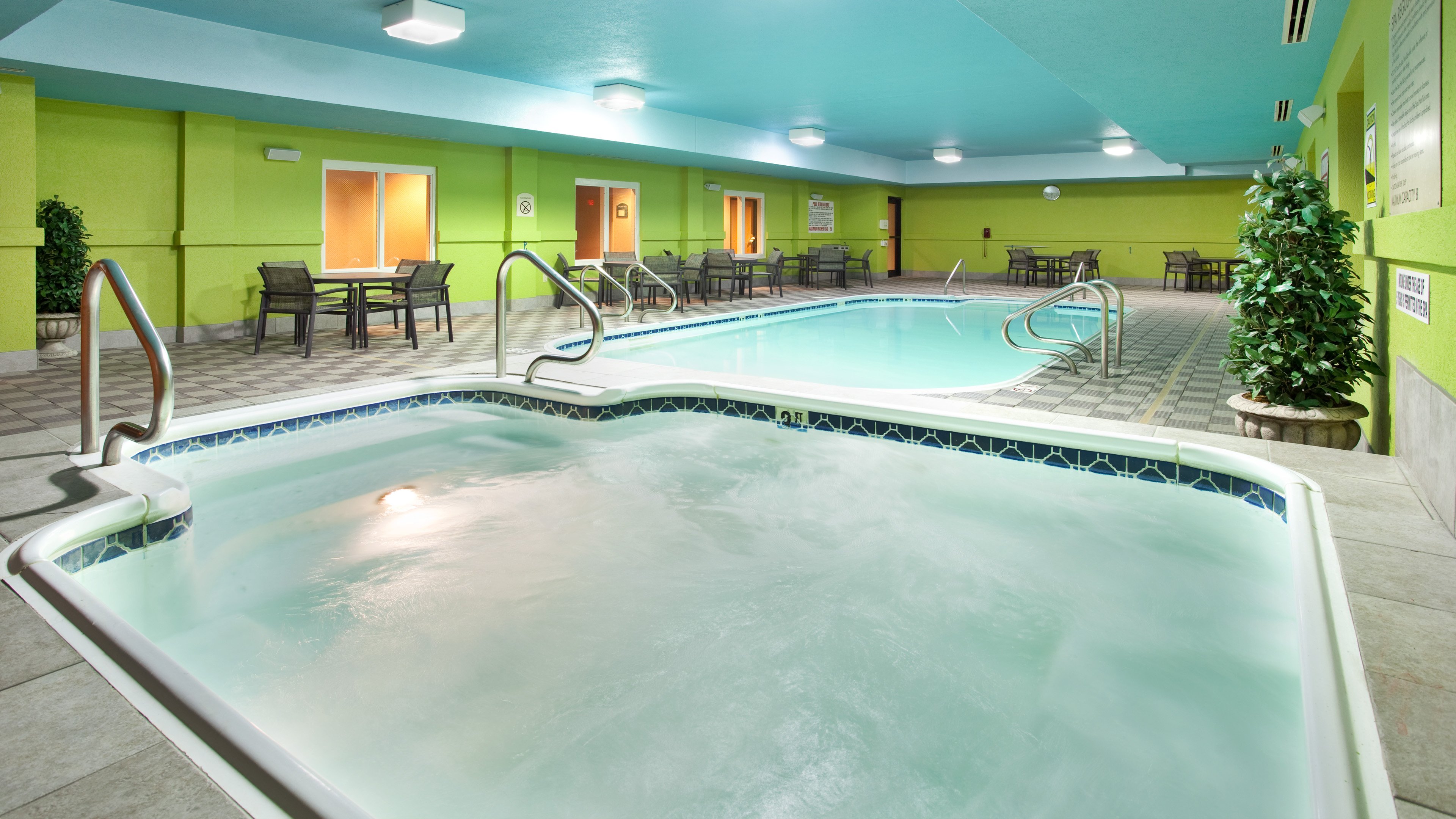 Holiday Inn Express Kearney 37/72