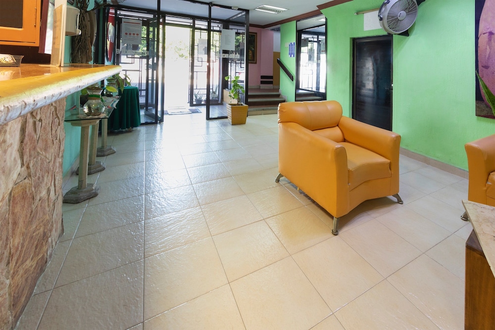 OYO Hotel Merida 40/48
