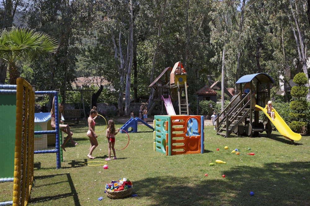 Marti Resort Hotel 68/72