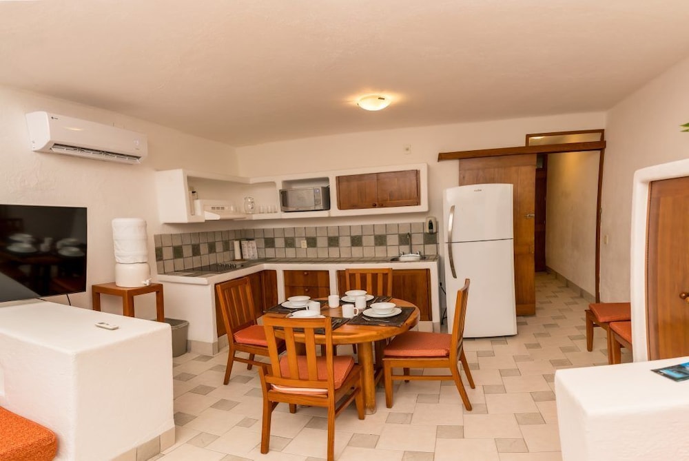 Pacifica Resort Ixtapa 52/72
