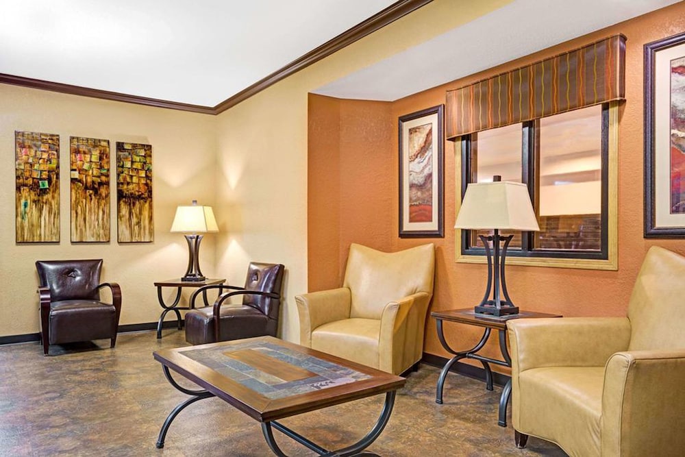 Blaine Town Inn & Suites 18/25