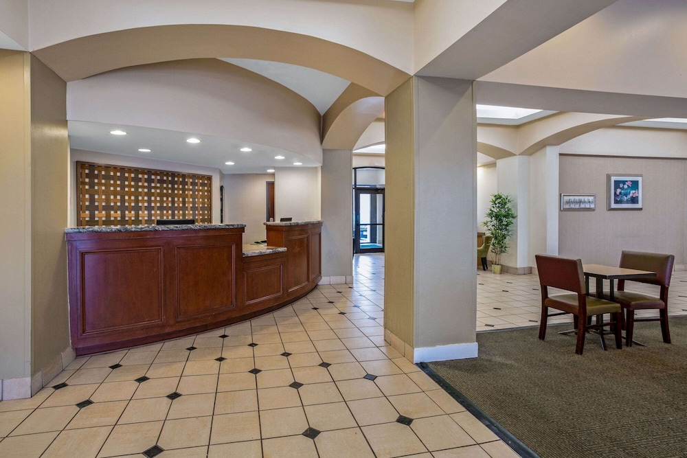 La Quinta Inn & Suites by Wyndham New Haven 6/49