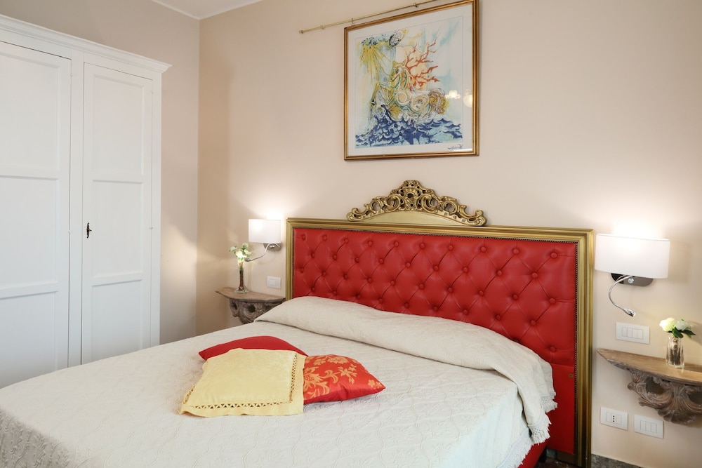 Porta Di Mezzo Luxury B And B 3/38