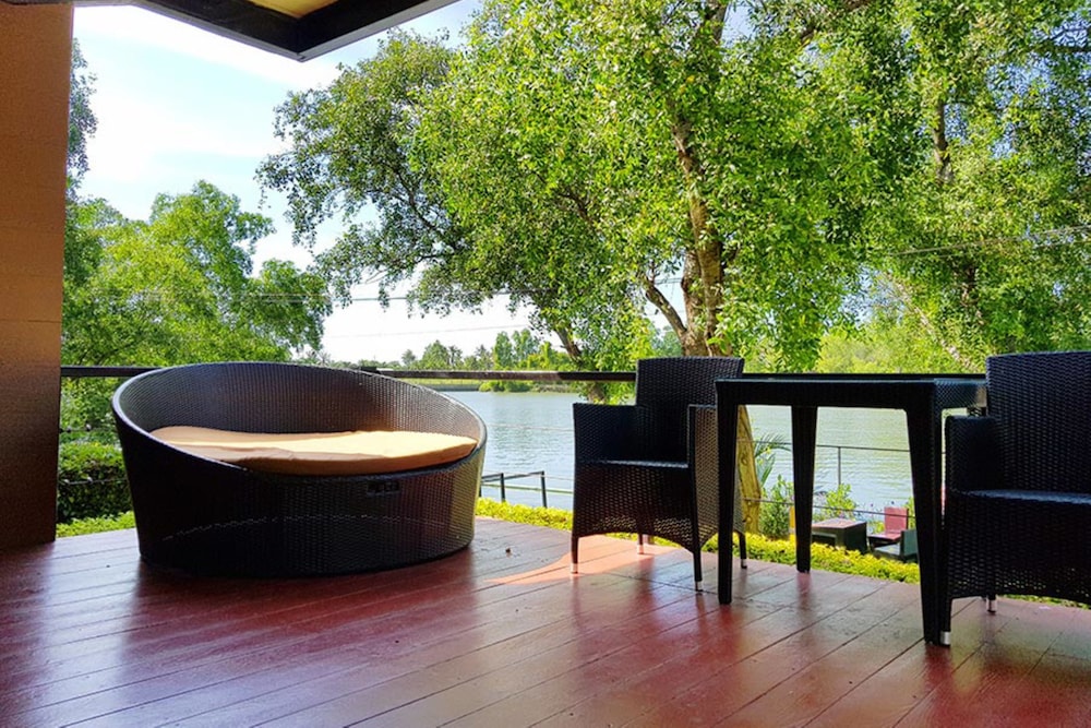 The Grace Amphawa 40/50