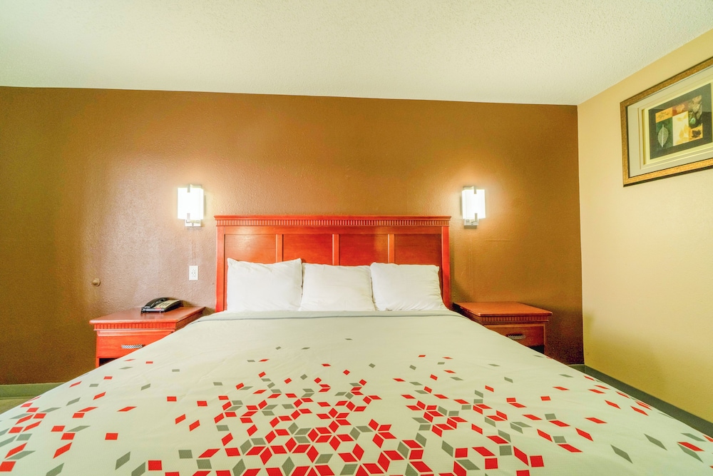 غرفة بسرير كينج، Crown Inn - Denver, Tx 4/7