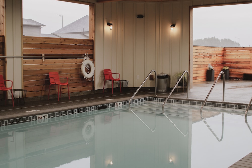 Adrift Hotel 24/50