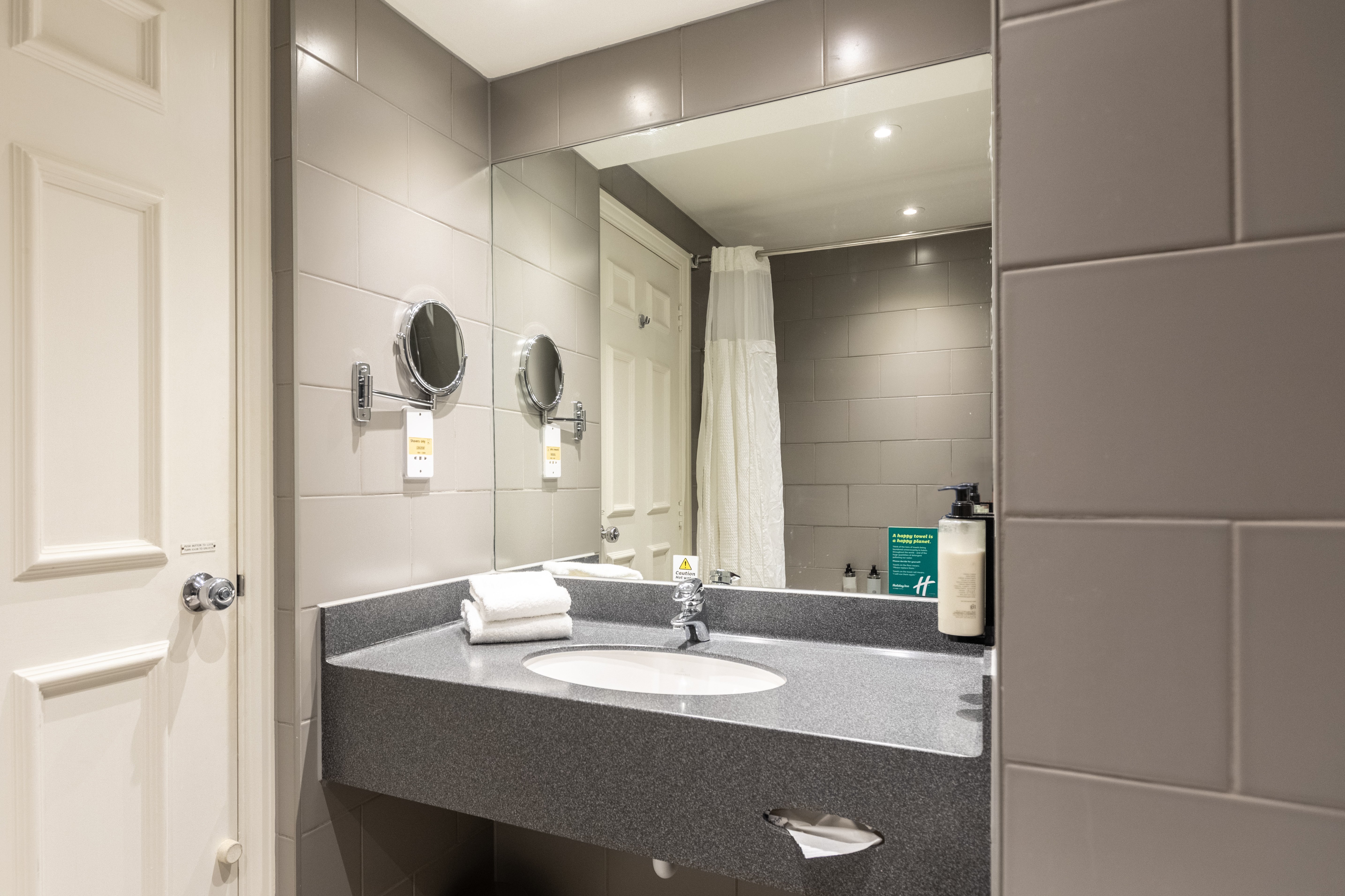 Holiday Inn London Sutton 72/73