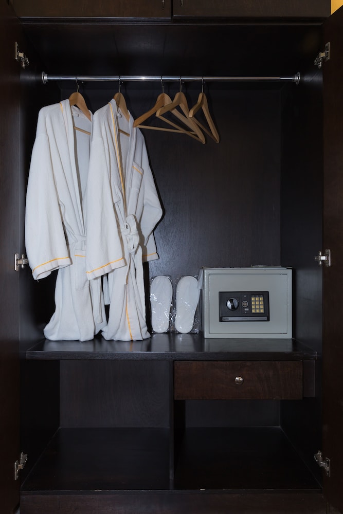 Zing Resort Spa Ex Ganymede Resort Suites 59/71