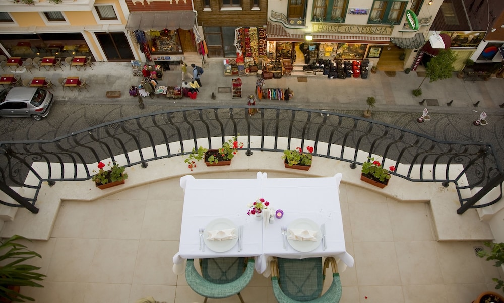 Glk Premier Regency Suites And Spa 67/74