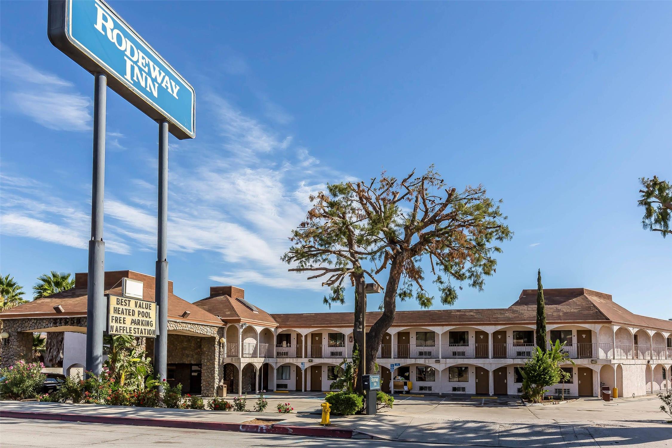 Rodeway Inn Magic Mountain Area 1/17