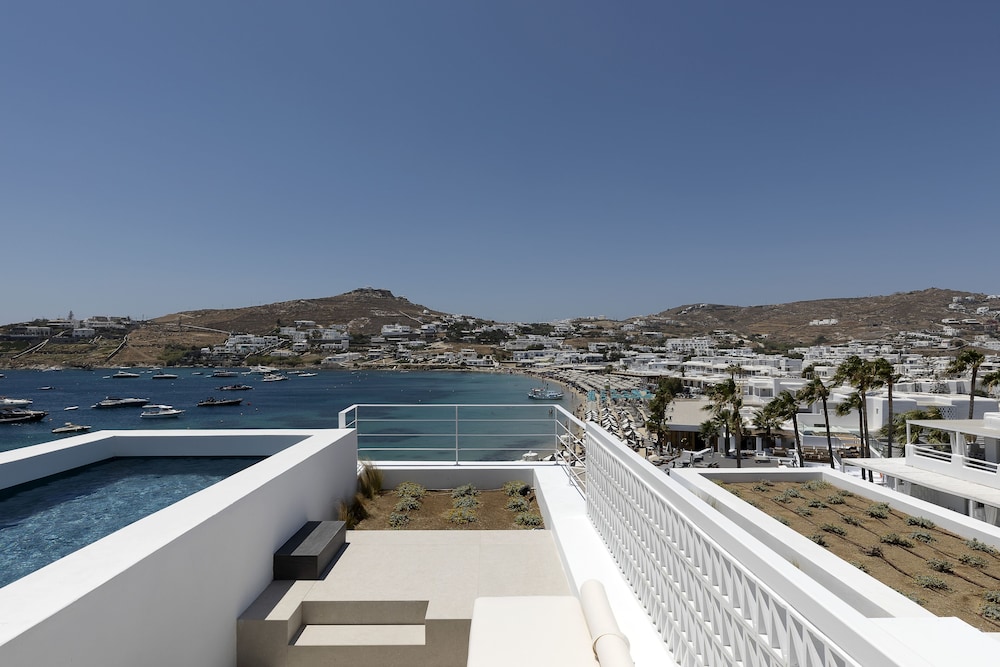 CUBIC Mykonos Seafront Design Suites 44/58