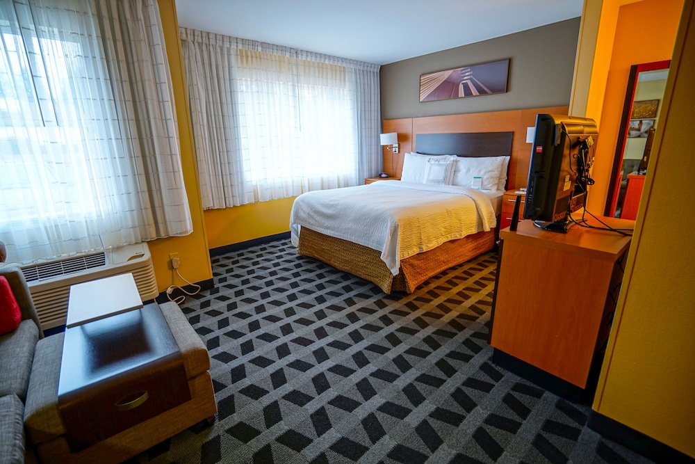 Studio, Queen Bed, Sofa, Accessible