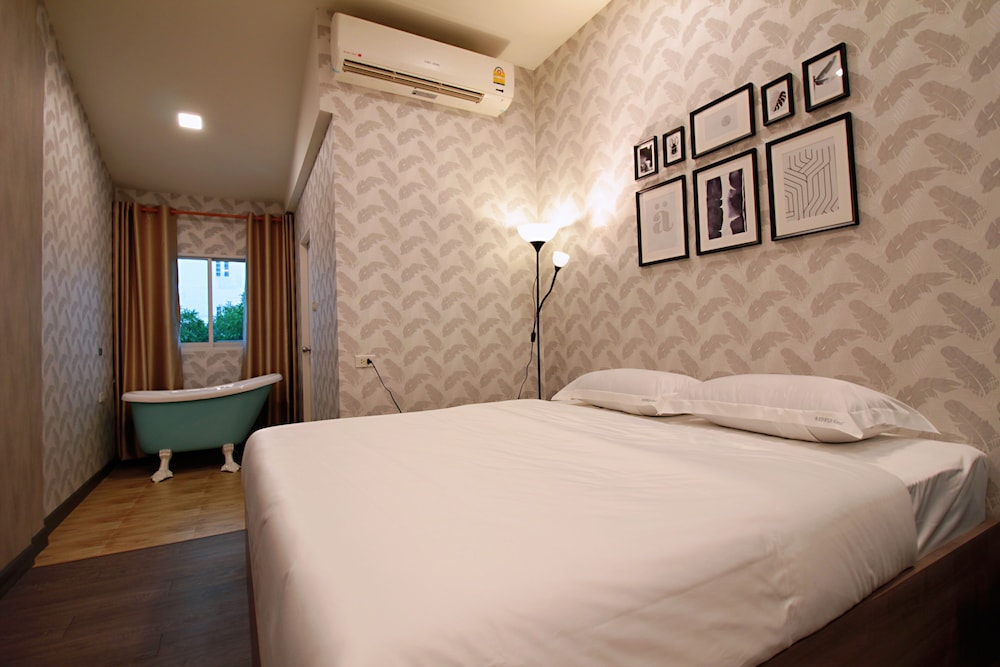 BADBED Hotel 2/28