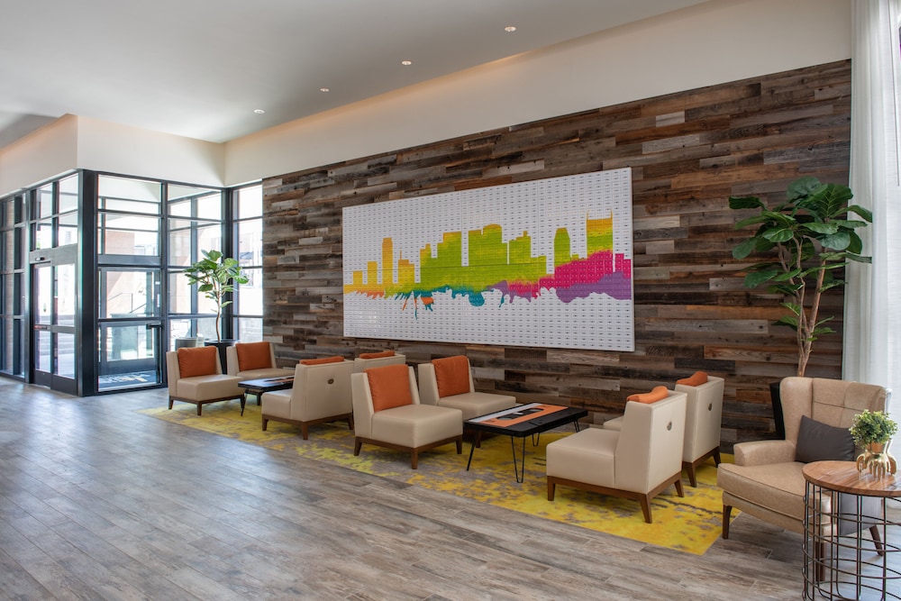 Holiday Inn & Suites Nashville Downtown Broadway 52/82