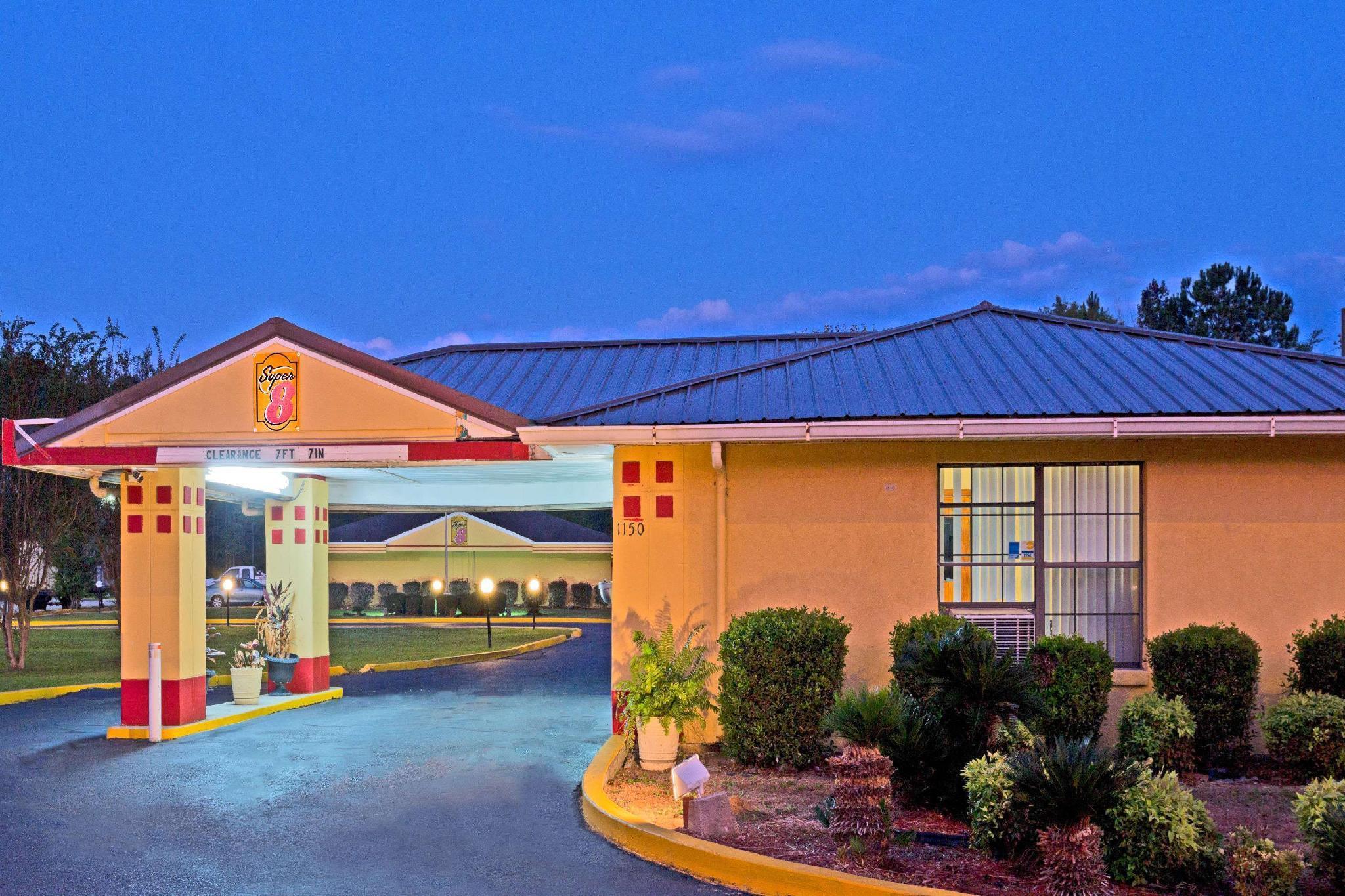 Super 8 by Wyndham Chipley 4/27