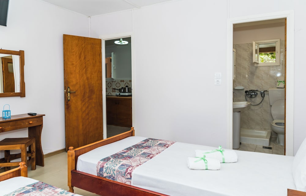 Roussas Studios and Apartments 18/41