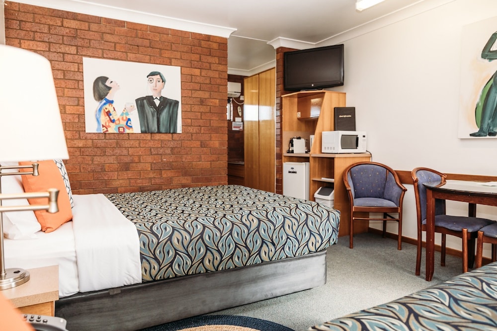 Country Pathfinder Motor Inn 22/47