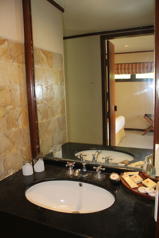 Tanjung Lesung Beach Hotel 49/50