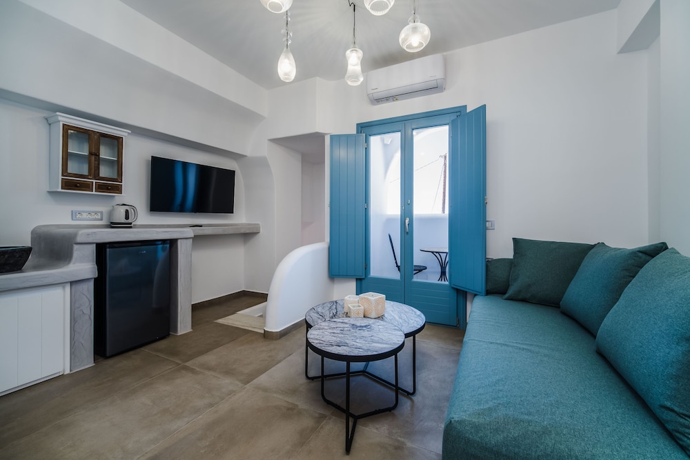 Aegean Blue Suites 81/99