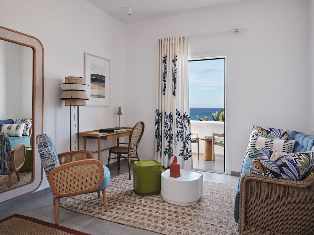 Myconian Sunrise Relais & Chateaux Hotel 69/86