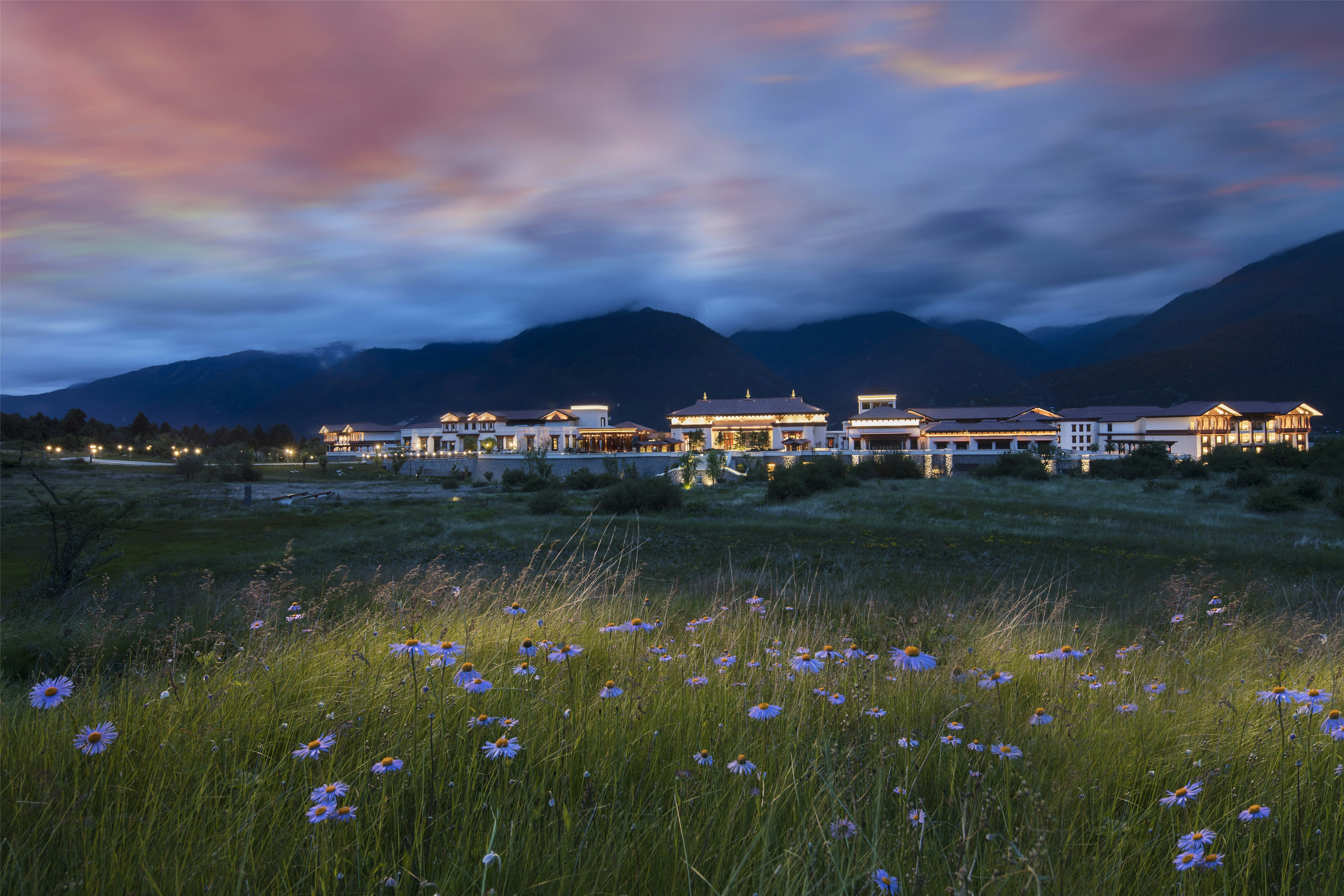 HILTON LINZHI RESORT 48/50