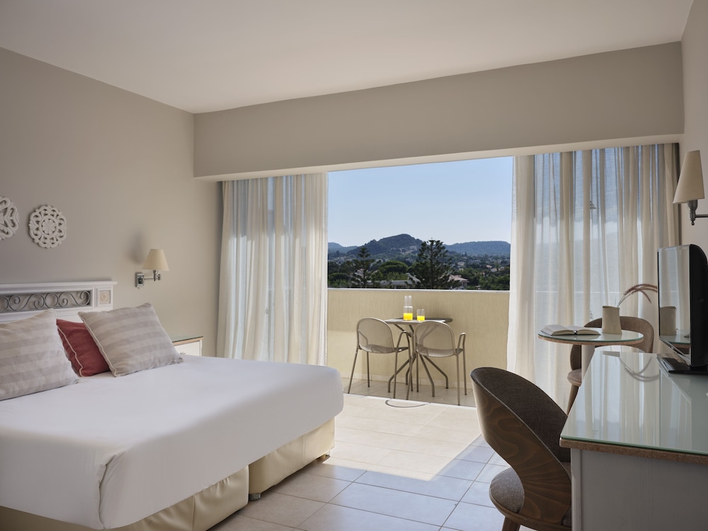 ROOM, DOUBLE OR TWIN BED, INLAND VIEW
