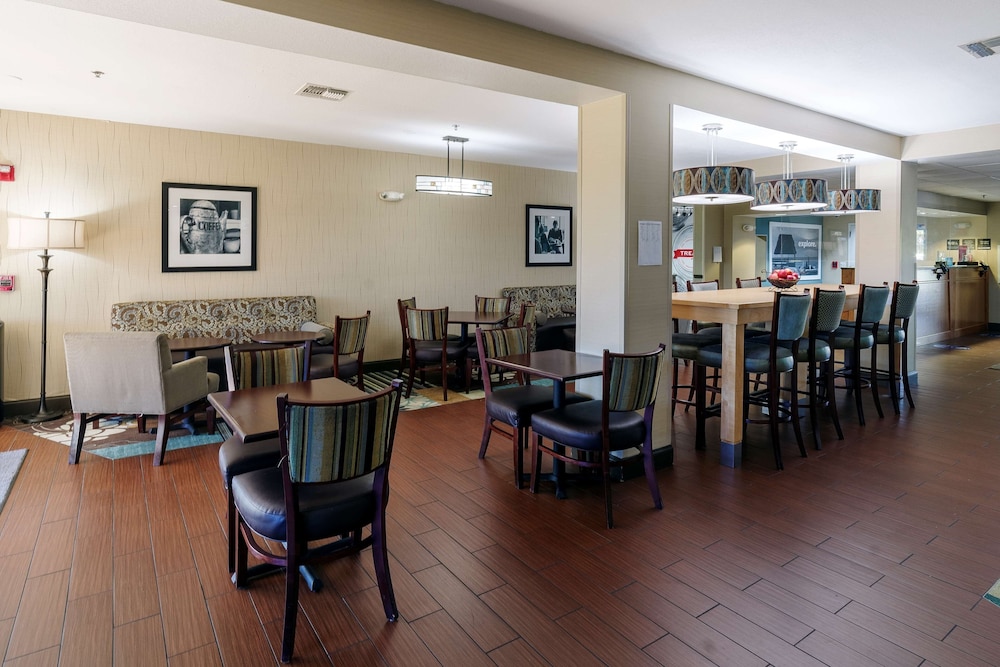 Holiday Inn Express Hotel and Suites Port Charlotte 24/34