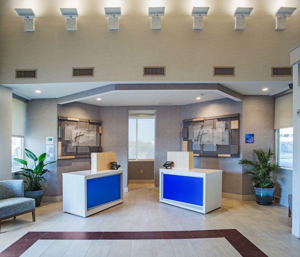 Holiday Inn Express Nags Head Oceanfront 22/62