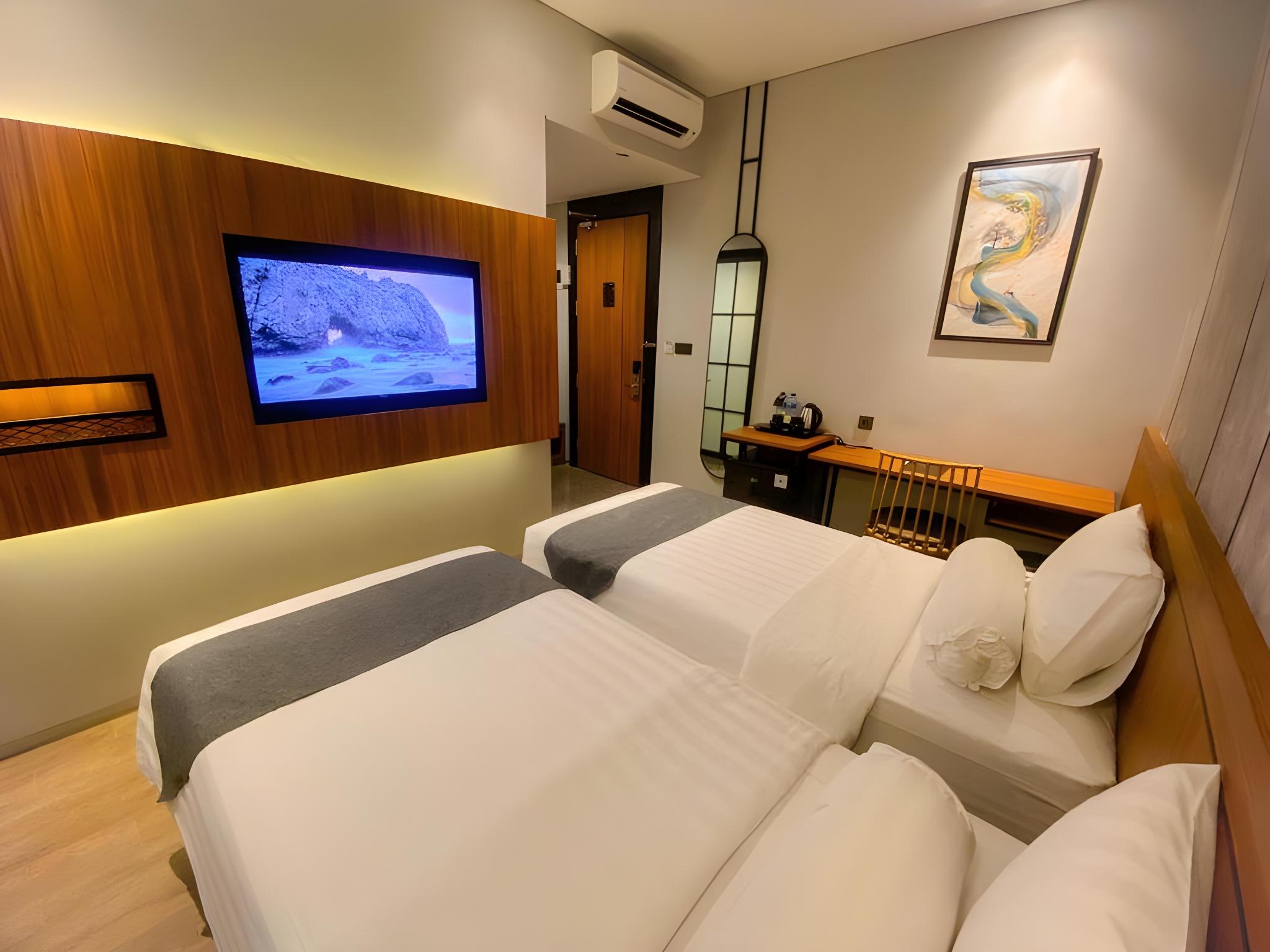Grand, Hollywood, Deluxe, Double or Twin Bed