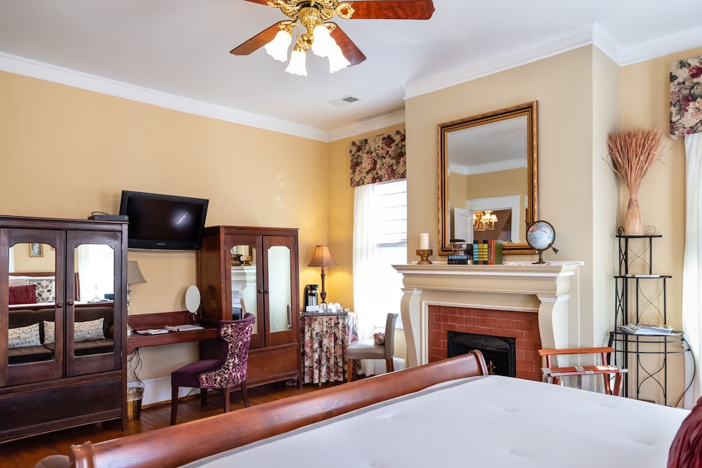 Burke Manor Inn & Pavilion 18/49