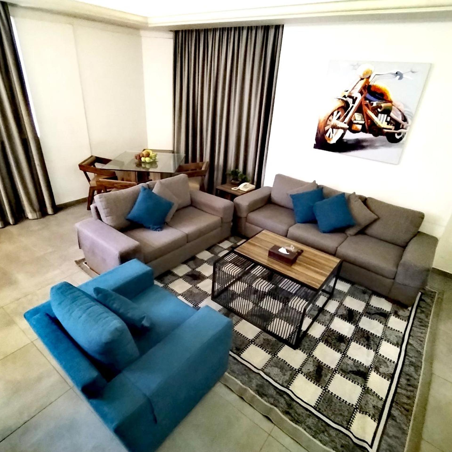 White House Suites 44/58