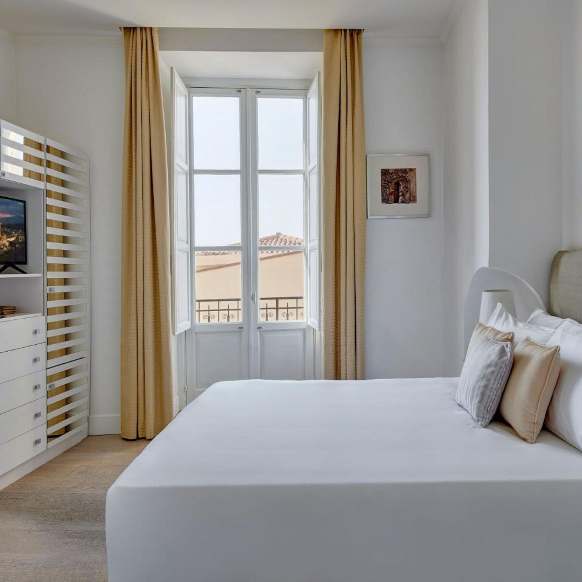 SUPERIOR, DOUBLE BED