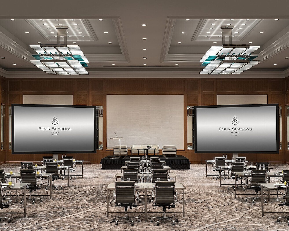 Four Seasons Hotel Miami 60/67