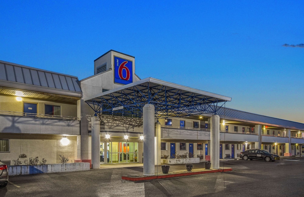 Motel6 North Ridgeville, OH - Cleveland Intl Airport - N Ridgeville in NORTH RIDGEVILLE - OH