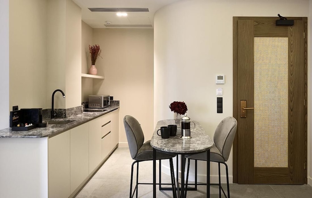 Roomore Apartments 13/50