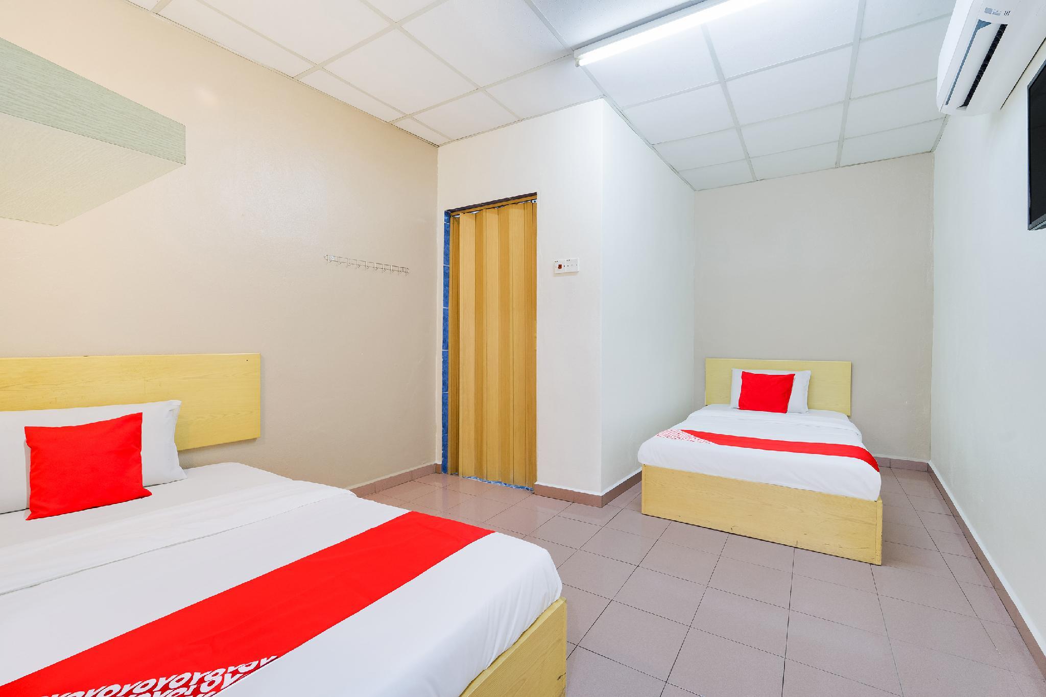 OYO 89461 Cp Hotel 15/32