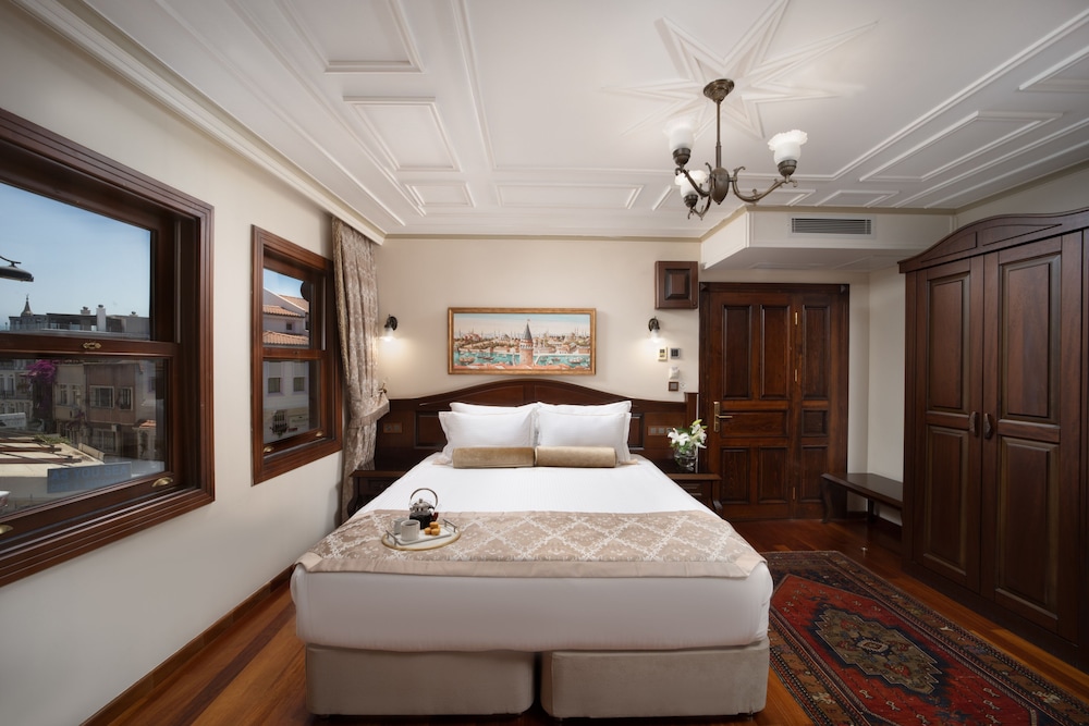 BENDER HOTEL 24/46