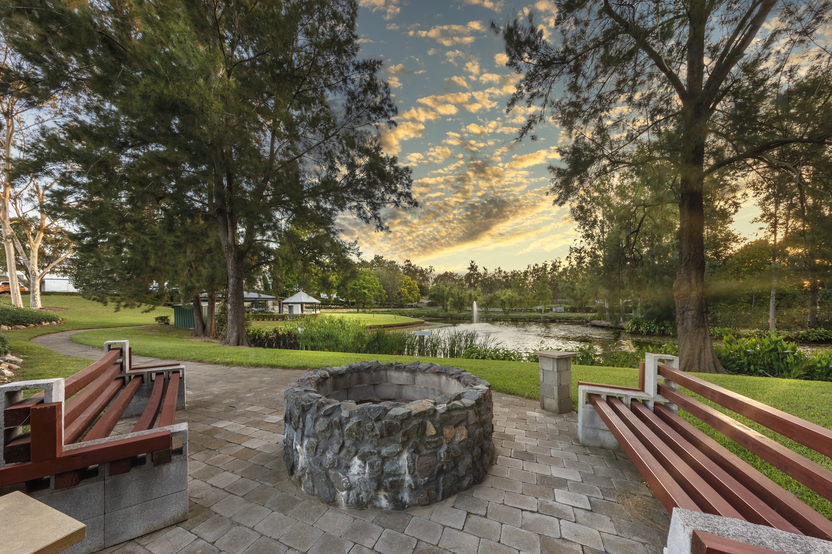 CROWNE PLAZA HAWKESBURY VALLEY 63/65