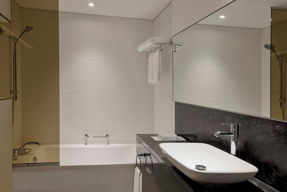 SUPERIOR, TWIN BEDS, WATER FRONT, BALCONY