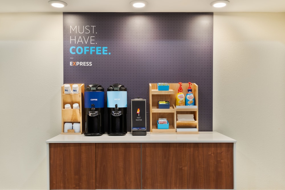 Holiday Inn Express And Suites Columbus Airport East 36/46